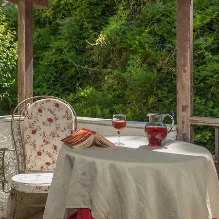 Vallia's Seaview Complex